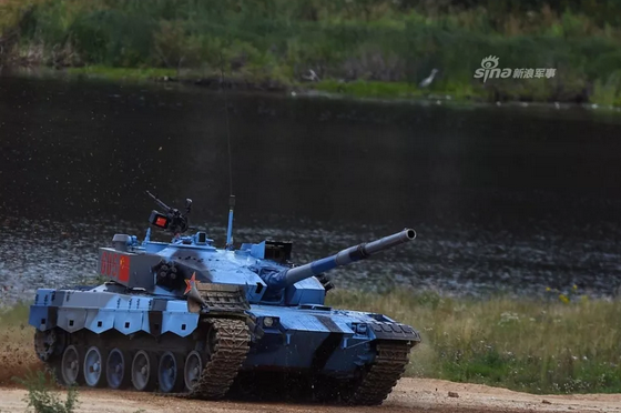 “坦克兩項(xiàng)”半決賽中國(guó)小組奪魁，“海上登陸”接力賽暫居第一